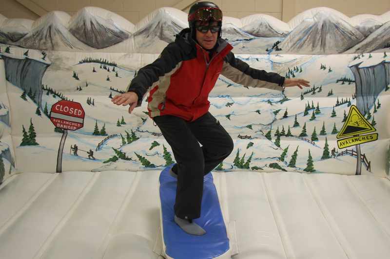 Snowboard-Simulator outdoor venue rodeo